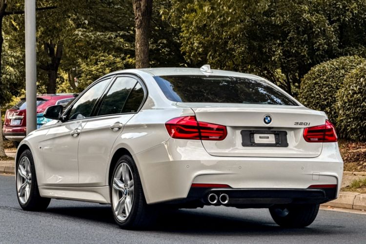 Used BMW 3 Series 2018 320i M Sport Package Exterior 6