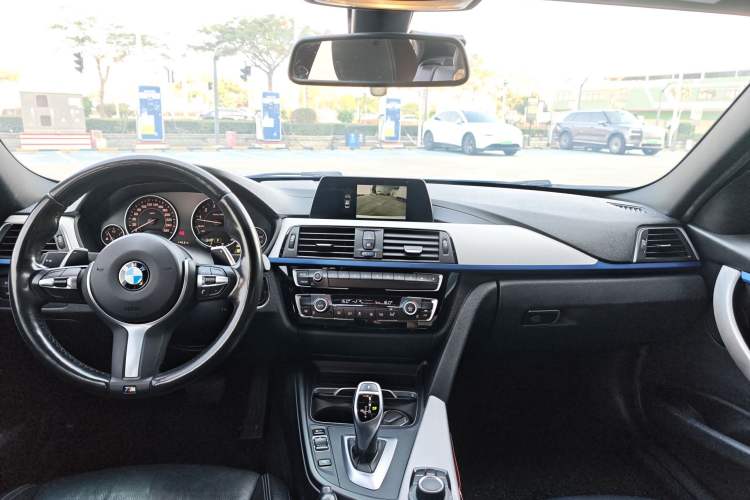 Used BMW 3 Series 2018 320i M Sport Package Exterior 6