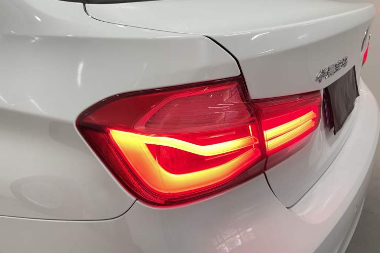 Used BMW 3 Series 2018 320i M Sport Package Exterior 7