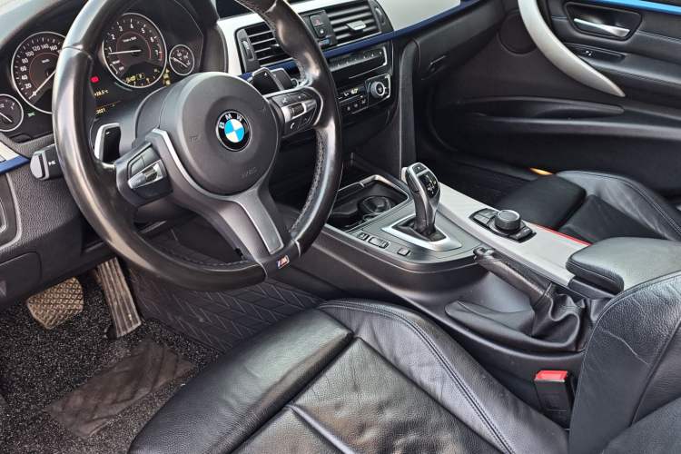 Used BMW 3 Series 2018 320i M Sport Package Exterior 7