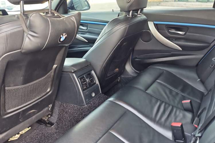 Used BMW 3 Series 2018 320i M Sport Package Exterior 8