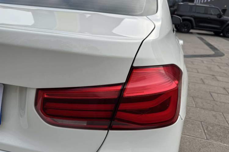 Used BMW 3 Series 2018 320Li Leading Model M Sport Package Exterior 9