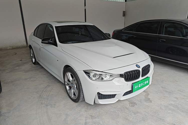 Used BMW 3 Series 2018 320i M Sport Package Front Right 45 Deg