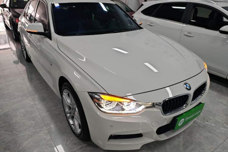 Used BMW 3 Series 2018 320i M Sport Package Front Right 45 Deg