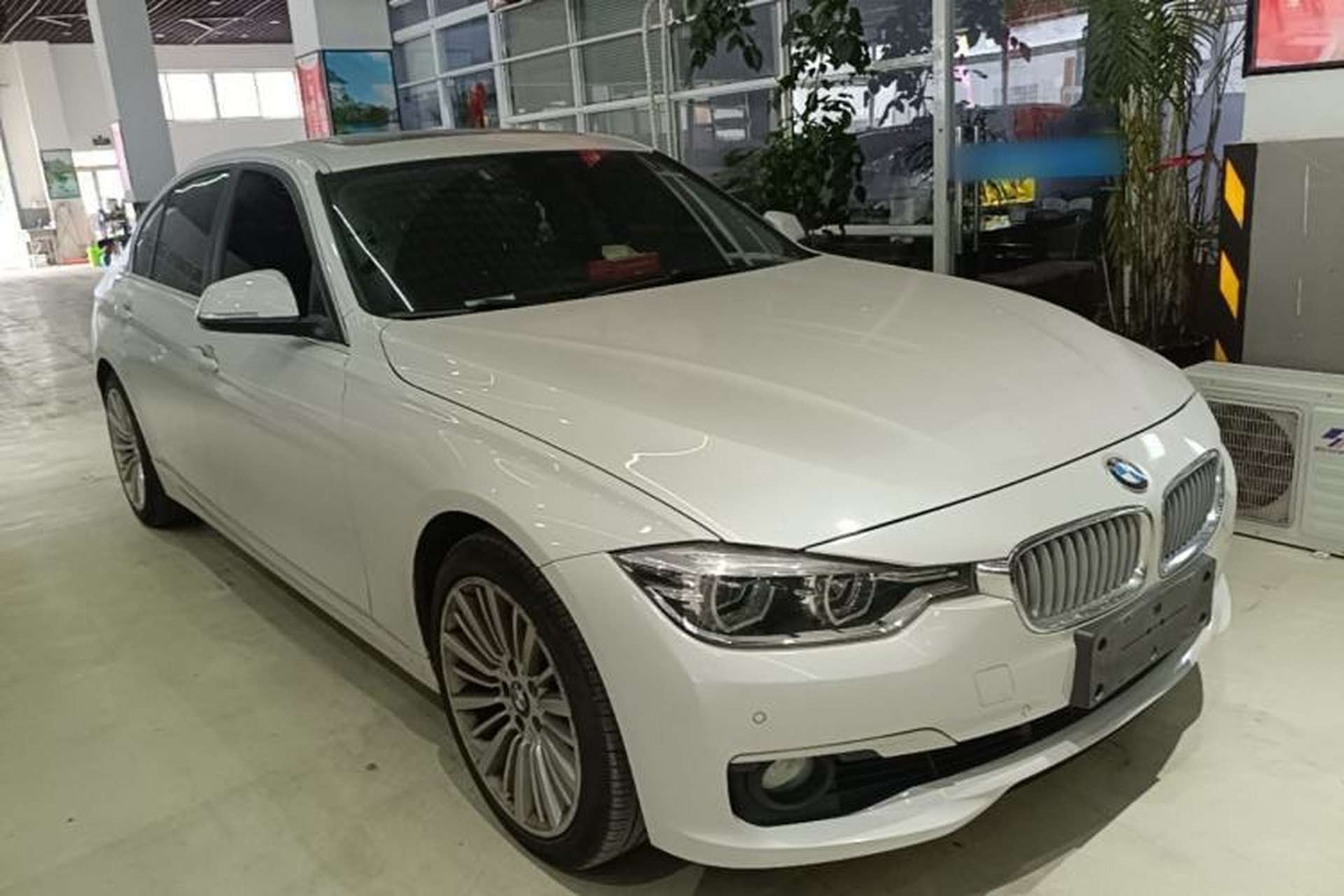 Used BMW 3 Series 2018 320Li Fashion Model Front Right 45 Deg