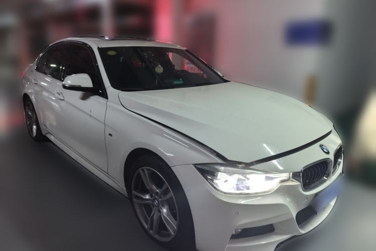 Used BMW 3 Series 2018 320i M Sport Package Front Right 45 Deg