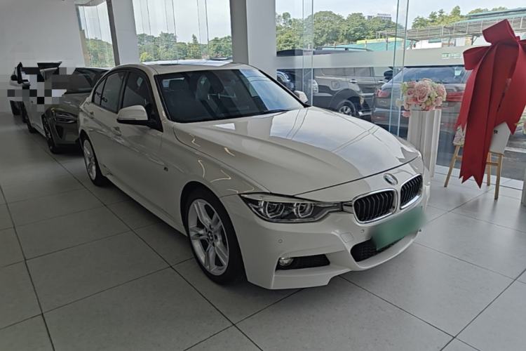 Used BMW 3 Series 2018 320i M Sport Package Front Right 45 Deg