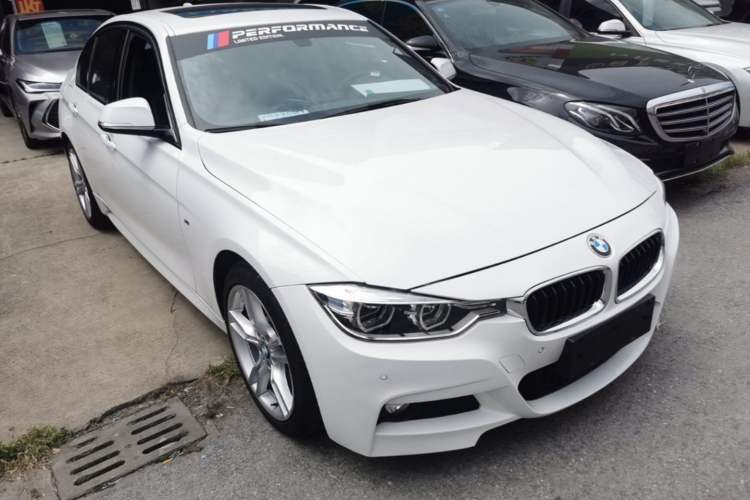 Used BMW 3 Series 2018 320i M Sport Package Front Right 45 Deg
