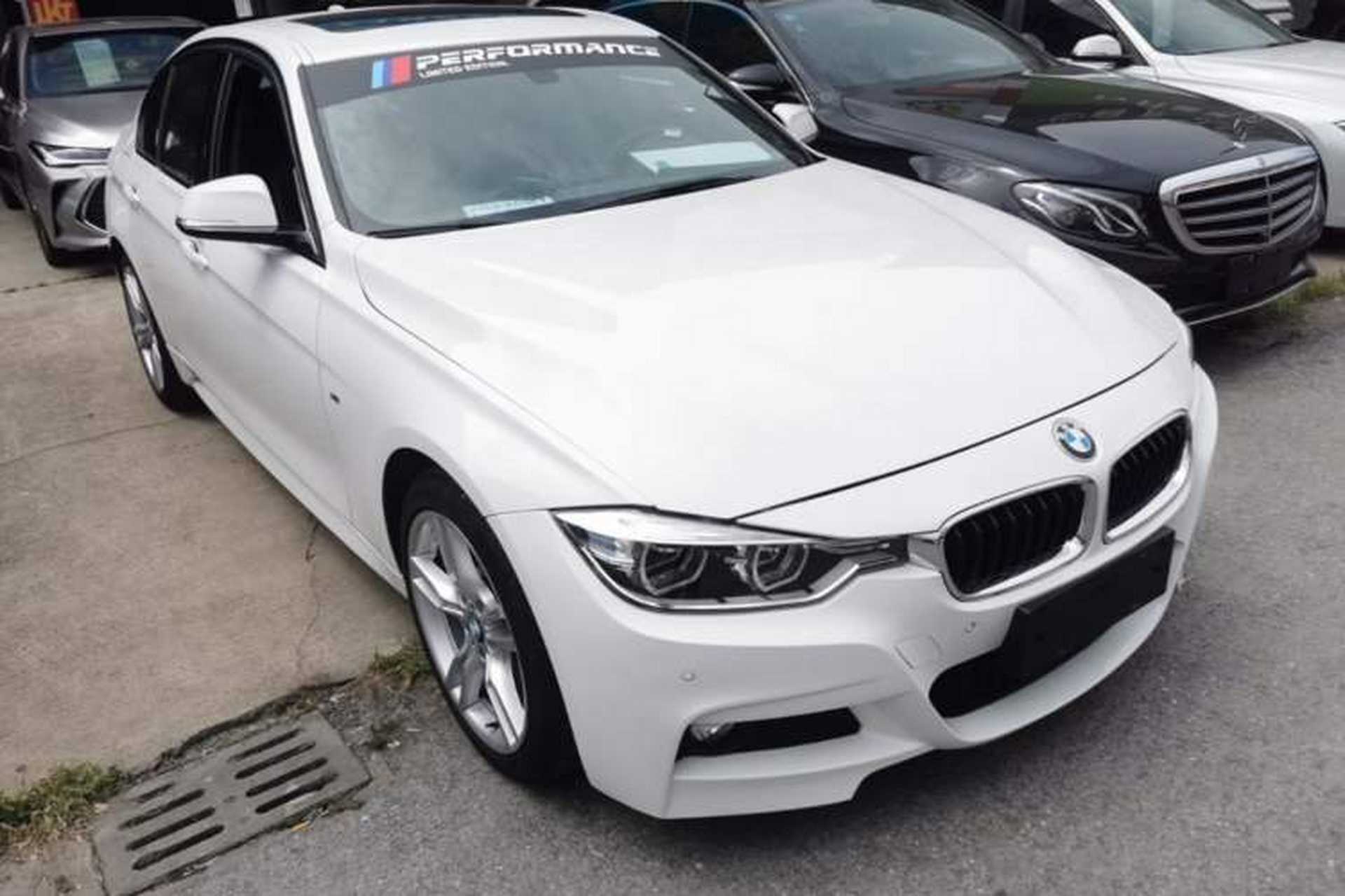 Used BMW 3 Series 2018 320i M Sport Package Front Right 45 Deg