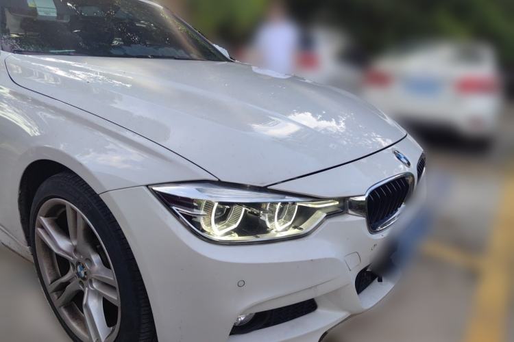 Used BMW 3 Series 2018 320i M Sport Package Front Right 45 Deg