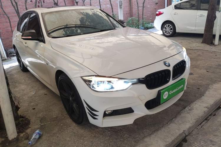 Used BMW 3 Series 2018 320i M Sport Package Front Right 45 Deg