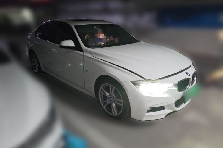 Used BMW 3 Series 2018 320i M Sport Package Front Right 45 Deg