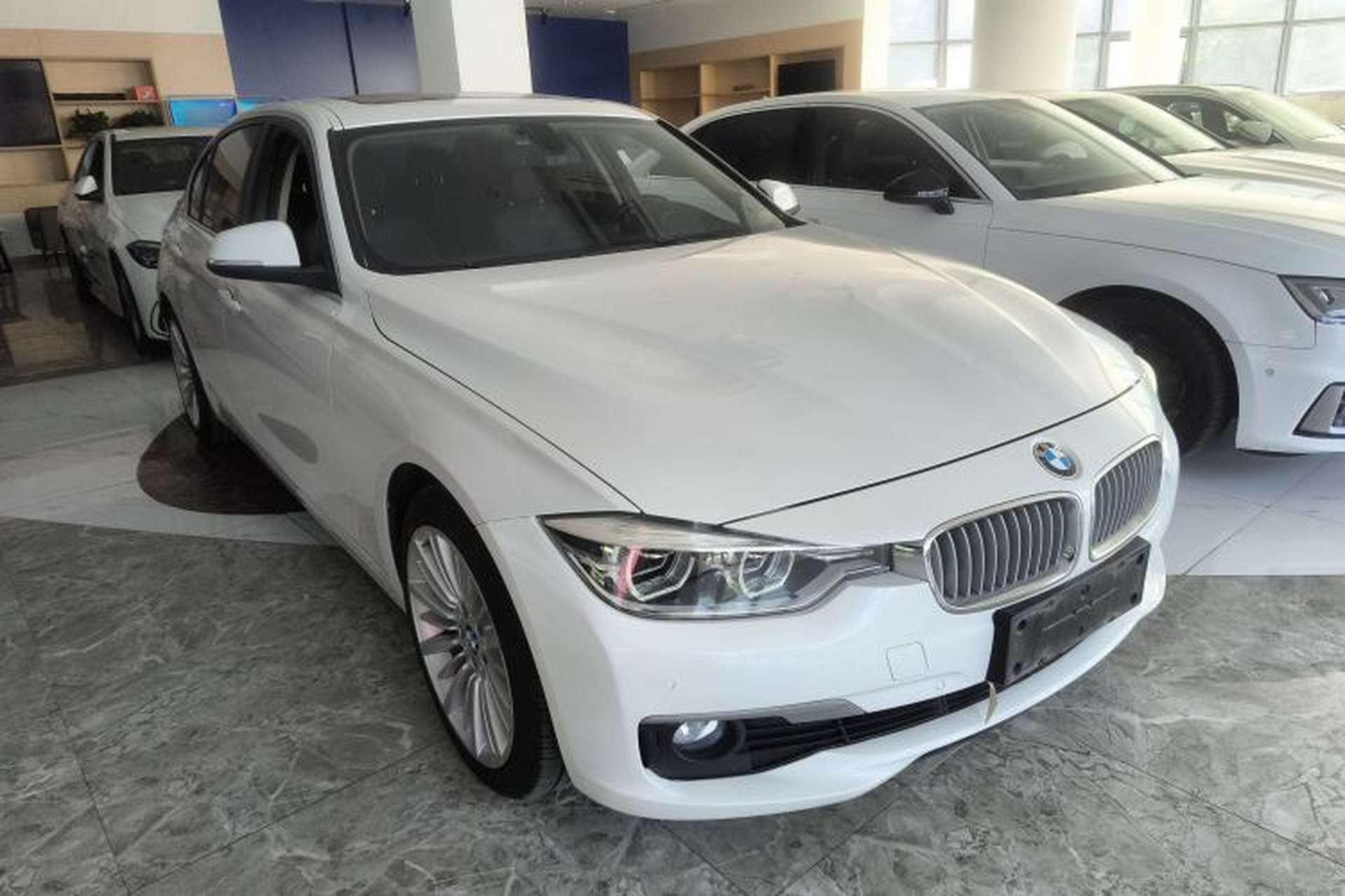Used BMW 3 Series 2018 320Li Fashion Model Front Right 45 Deg