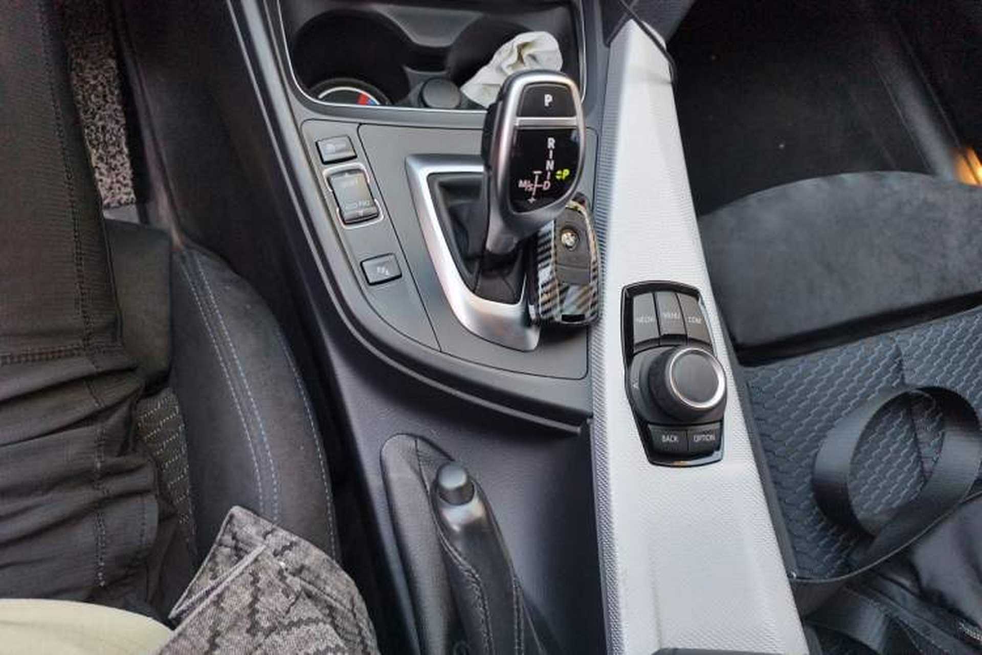 Used BMW 3 Series 2018 320i M Sport Package Gear Lever