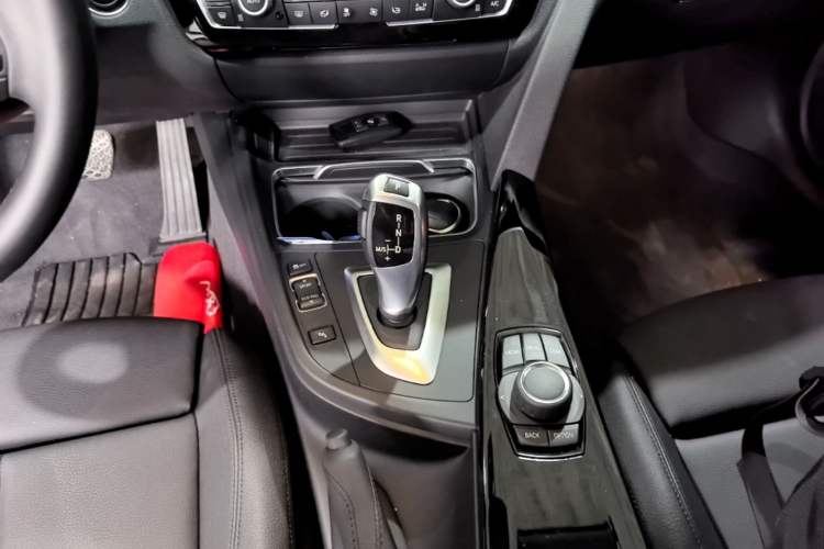 Used BMW 3 Series 2018 320Li Fashion Model Gear Lever