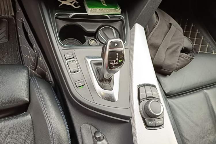 Used BMW 3 Series 2018 320i M Sport Package Gear Lever