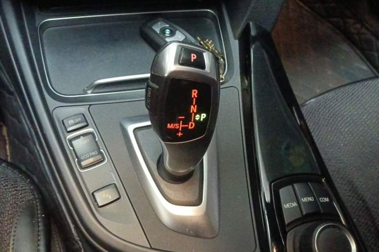 Used BMW 3 Series 2018 320Li Fashion Model Gear Lever