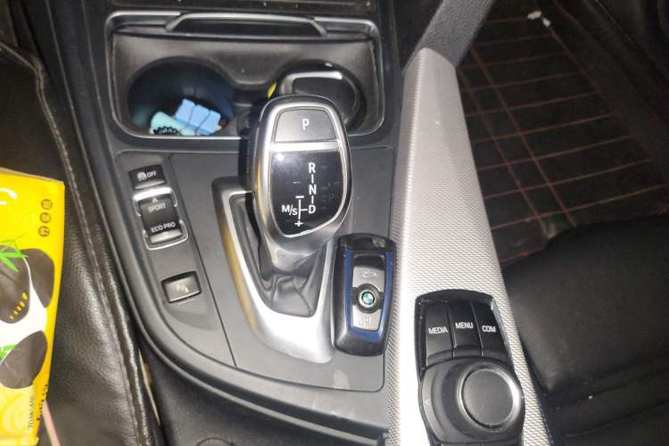 Used BMW 3 Series 2018 320i M Sport Package Gear Lever