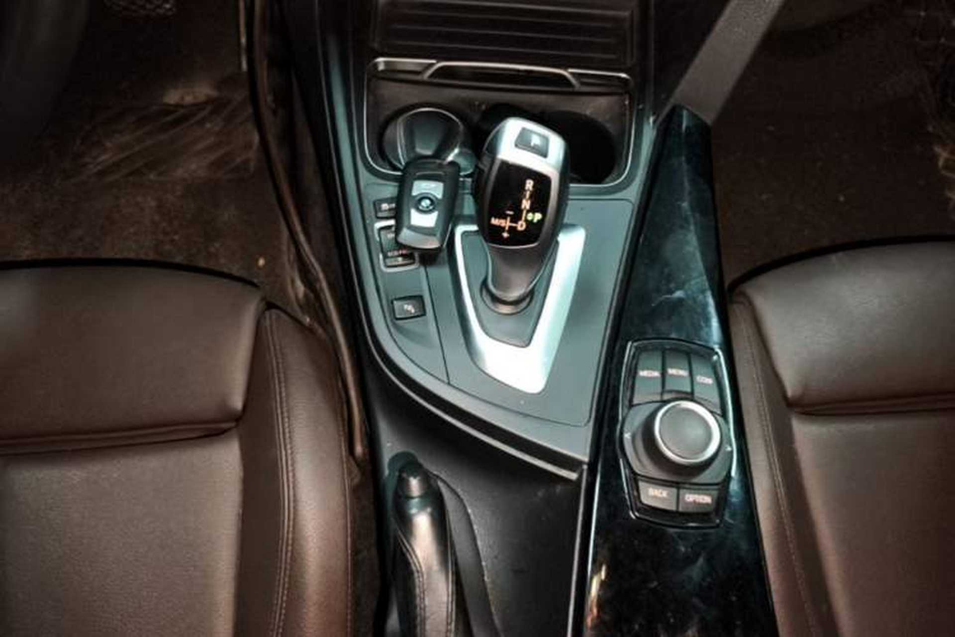 Used BMW 3 Series 2018 320Li Fashion Model Gear Lever