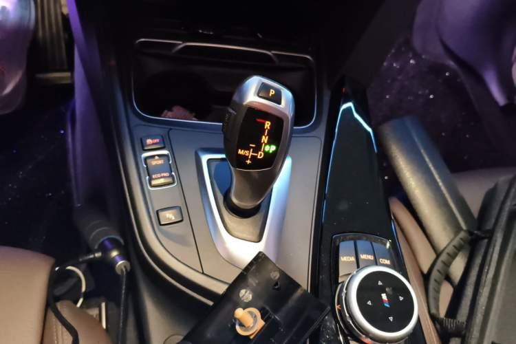 Used BMW 3 Series 2018 320Li Fashion Model Gear Lever