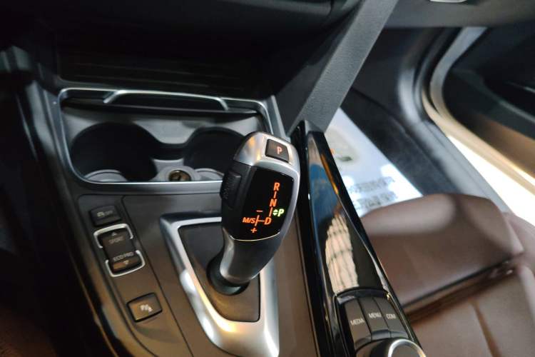 Used BMW 3 Series 2018 320Li Fashion Model Gear Lever