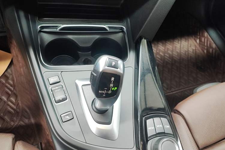 Used BMW 3 Series 2018 320Li Fashion Model Gear Lever