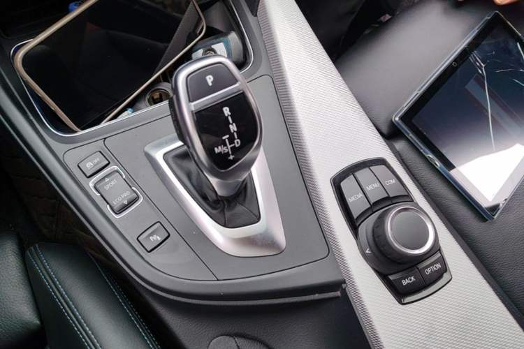 Used BMW 3 Series 2018 320i M Sport Package Gear Lever