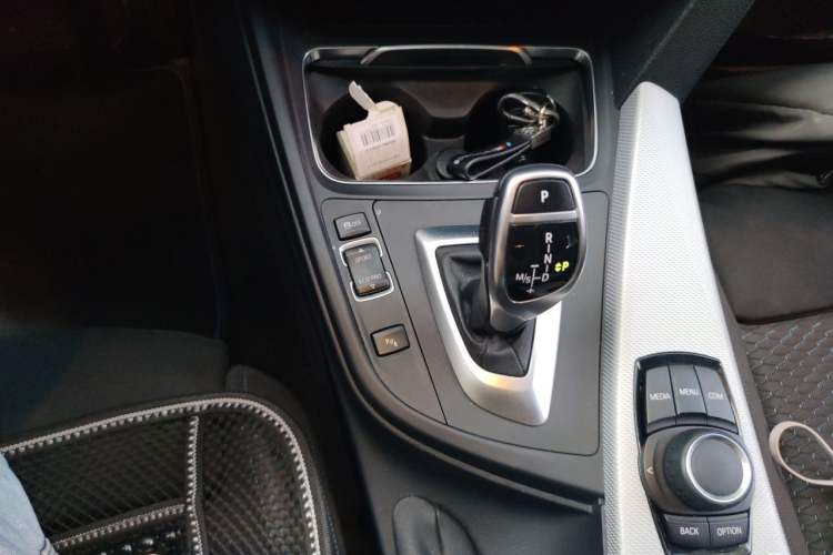 Used BMW 3 Series 2018 320i M Sport Package Gear Lever