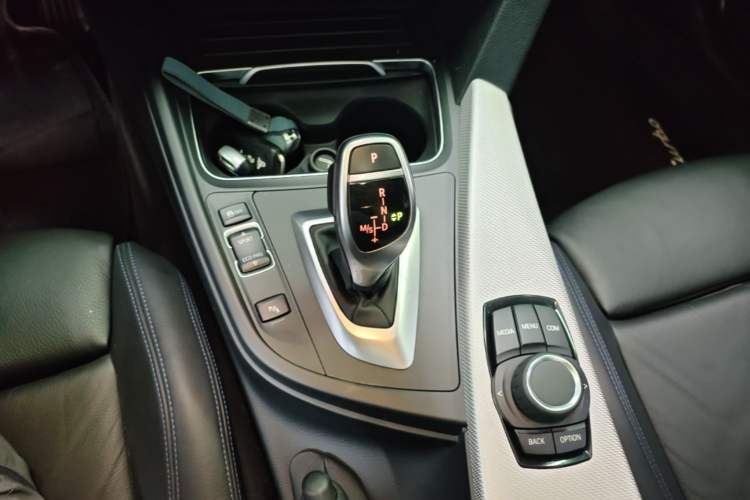 Used BMW 3 Series 2018 320i M Sport Package Gear Lever
