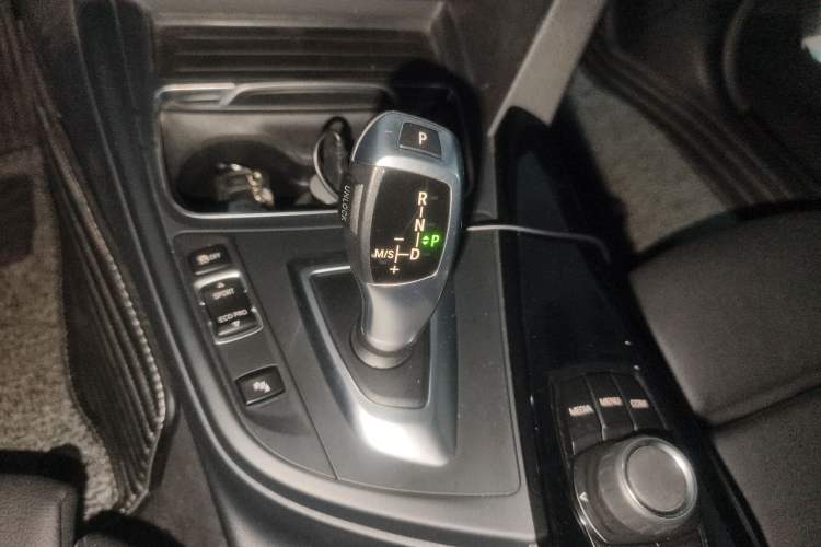 Used BMW 3 Series 2018 320Li Fashion Model Gear Lever