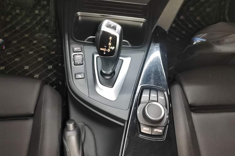 Used BMW 3 Series 2018 320Li Fashion Model Gear Lever