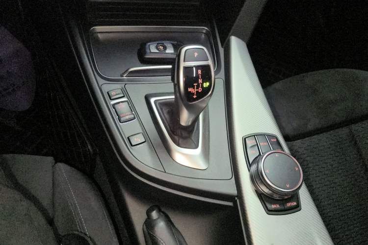 Used BMW 3 Series 2018 320i M Sport Night Edition Gear Lever