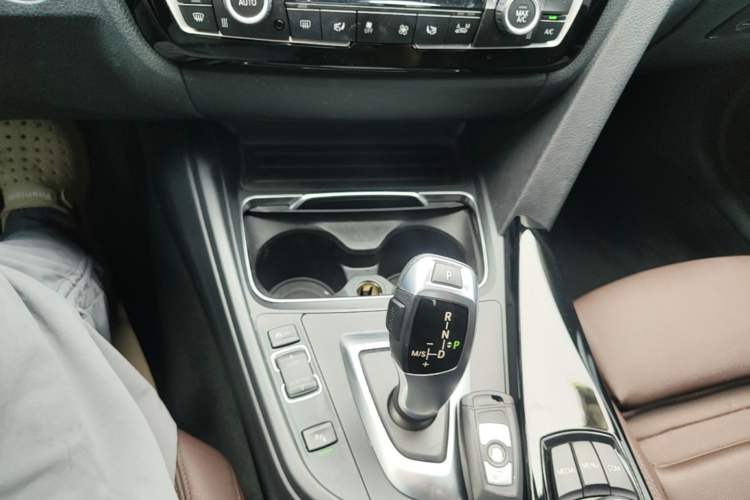Used BMW 3 Series 2018 320Li Fashion Model Gear Lever