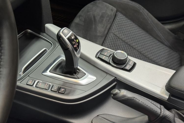 Used BMW 3 Series 2018 320i M Sport Package Gear Lever
