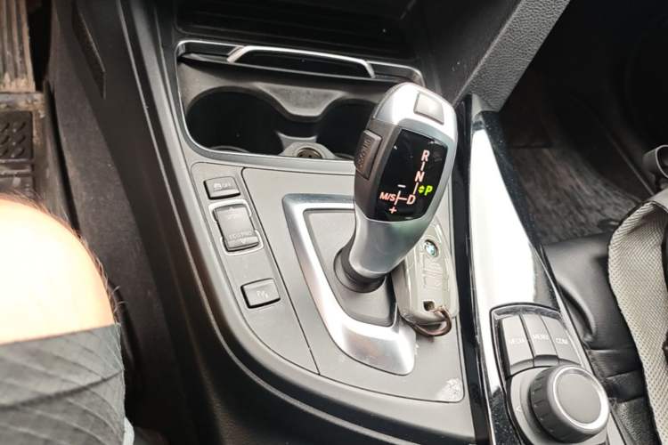 Used BMW 3 Series 2018 320Li Fashion Model Gear Lever