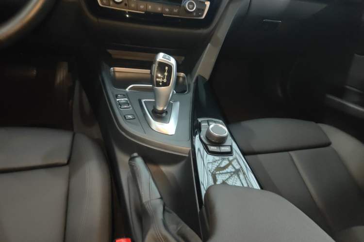 Used BMW 3 Series 2018 320Li Fashion Model Gear Lever