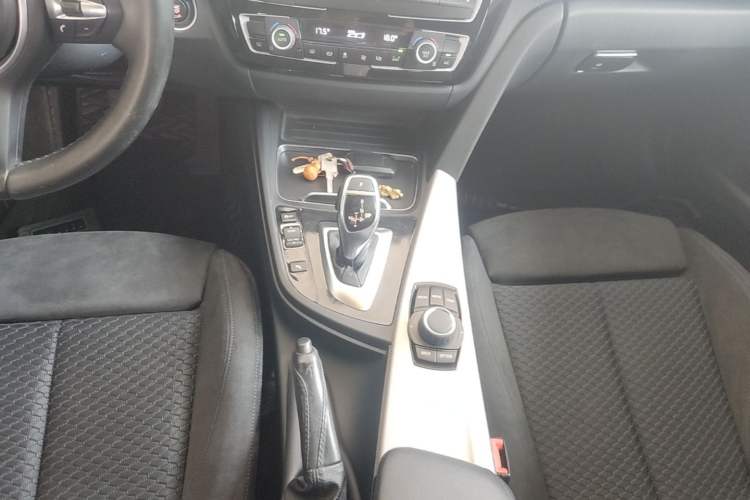 Used BMW 3 Series 2018 320i M Sport Package Gear Lever