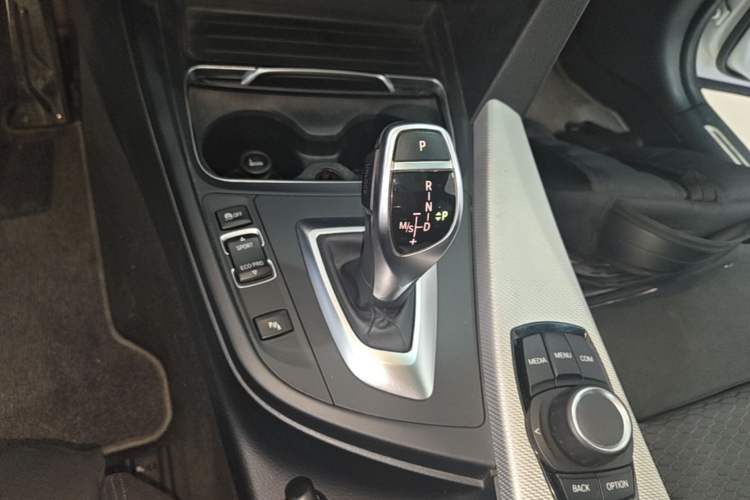 Used BMW 3 Series 2018 320i M Sport Package Gear Lever