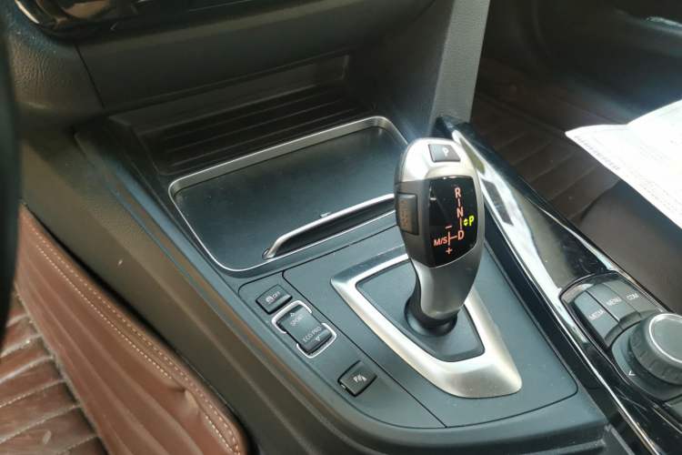 Used BMW 3 Series 2018 320Li Fashion Model Gear Lever