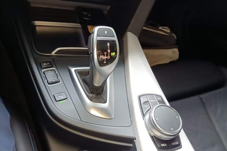 Used BMW 3 Series 2018 320i M Sport Package Gear Lever