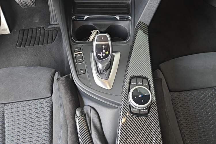 Used BMW 3 Series 2018 320i M Sport Package Gear Lever