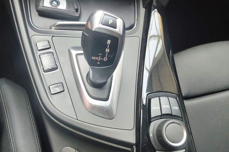 Used BMW 3 Series 2018 320Li Fashion Model Gear Lever