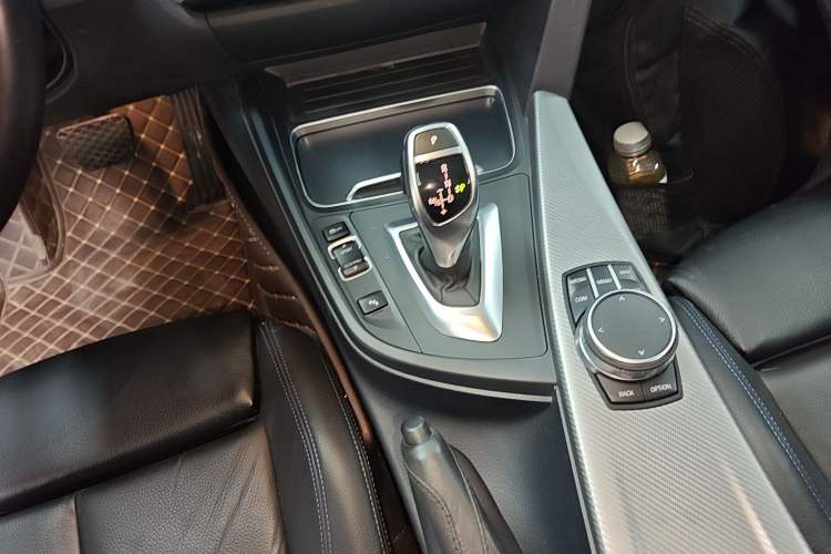 Used BMW 3 Series 2018 320i M Sport Night Edition Gear Lever