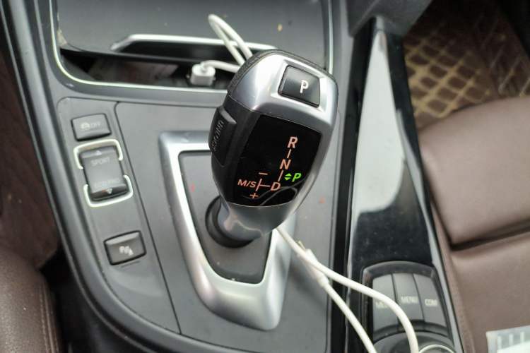 Used BMW 3 Series 2018 320Li Fashion Model Gear Lever
