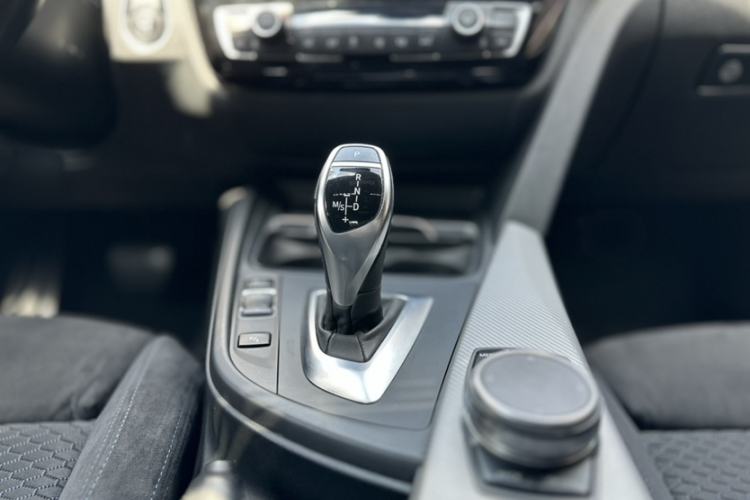 Used BMW 3 Series 2018 320i M Sport Night Edition Gear Lever