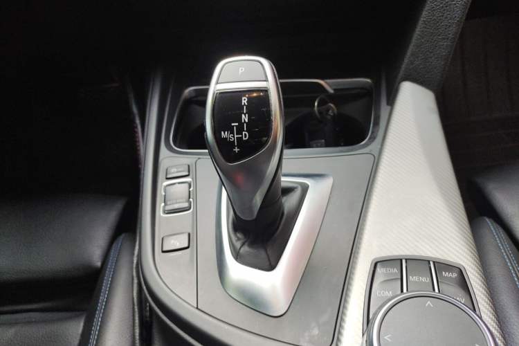Used BMW 3 Series 2018 320i M Sport Night Edition Gear Lever