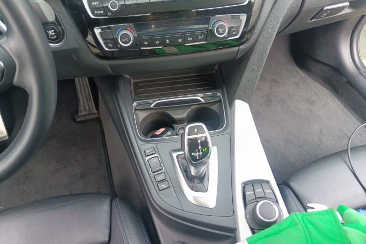 Used BMW 3 Series 2018 320i M Sport Package Gear Lever