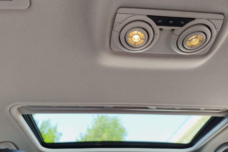 Used BMW 3 Series 2018 330Li xDrive Luxury Package Headliner