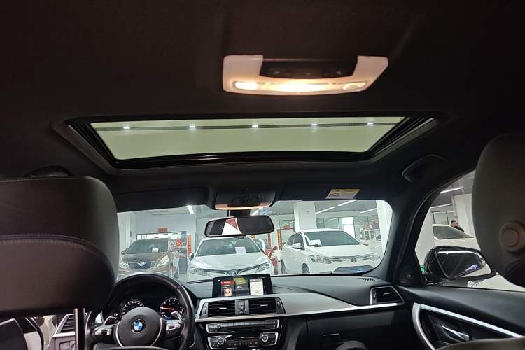 Used BMW 3 Series 2018 320i M Sport Night Edition Headliner