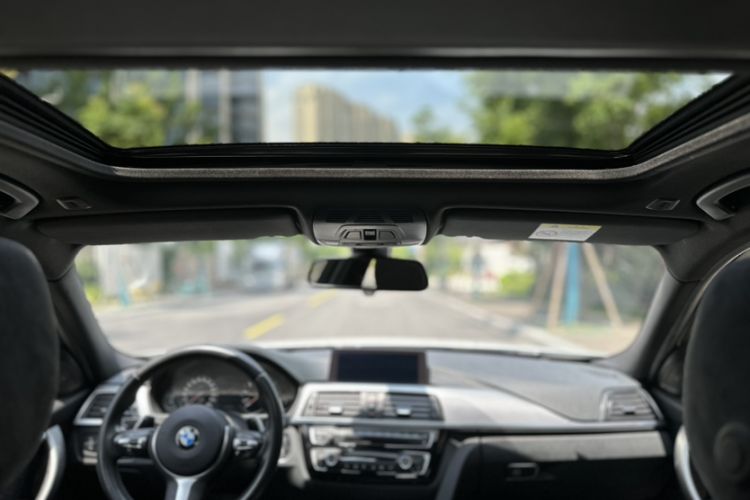 Used BMW 3 Series 2018 320i M Sport Night Edition Headliner